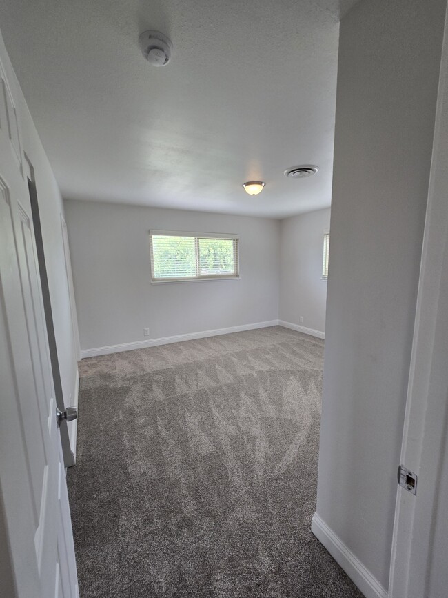 Building Photo - 7990 Glenbar Way