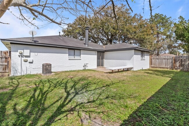 Building Photo - 20903 Union Park Dr