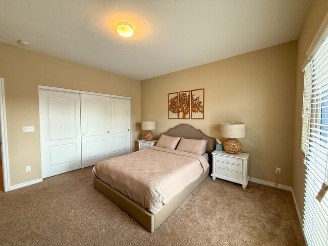 Building Photo - Luxury 6/BD 4.5/BA Large Furnished Home with Dual Primary Suites in Gated Community