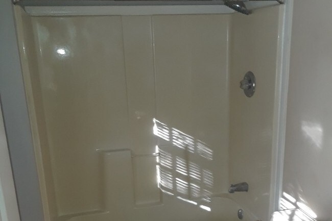 Building Photo - 205 Basswood Ct