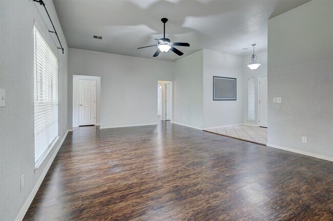 Building Photo - 1019 Dustin Dr