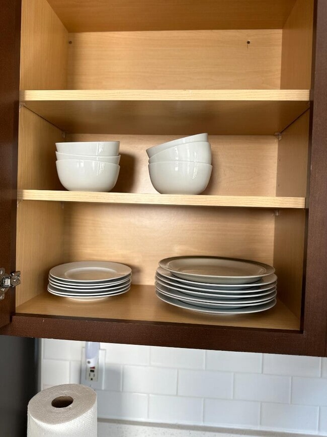 Building Photo - 2240 Murray Hill Rd