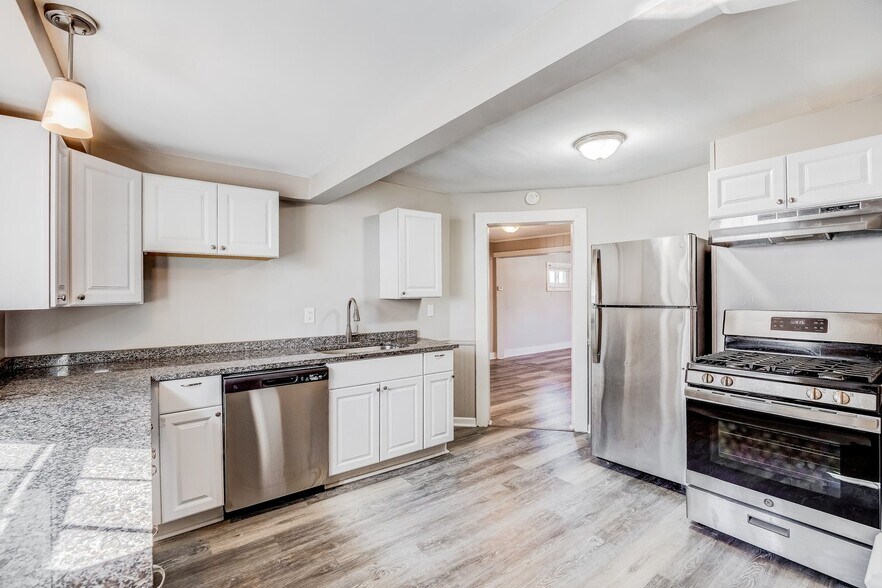 Building Photo - 130 Penneman Ave