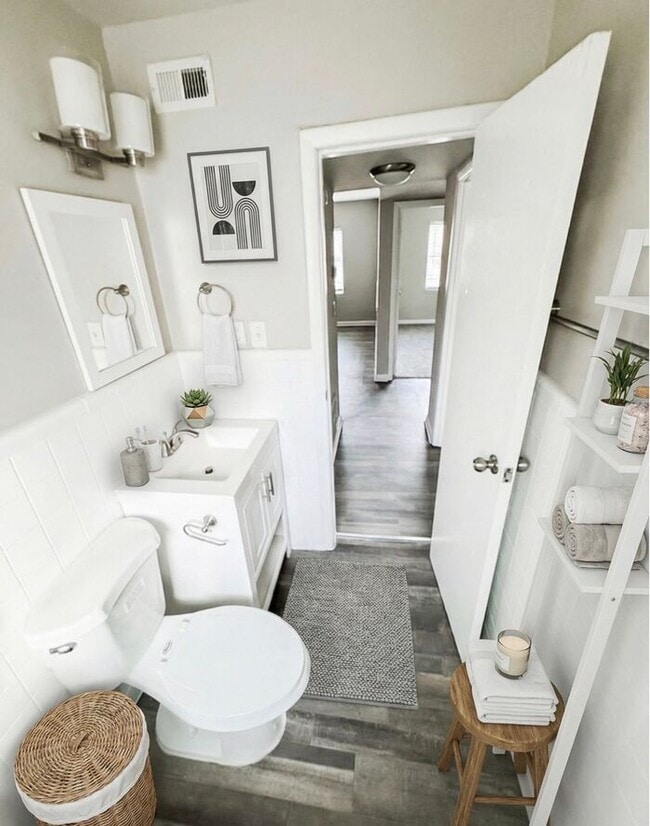 Building Photo - Second-Floor 2-Bedroom Premium Apartment | 850 SF
