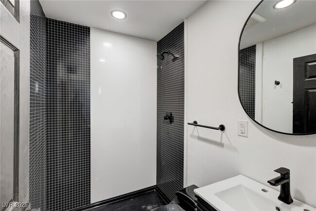 Building Photo - 1922 Fairfield Ave