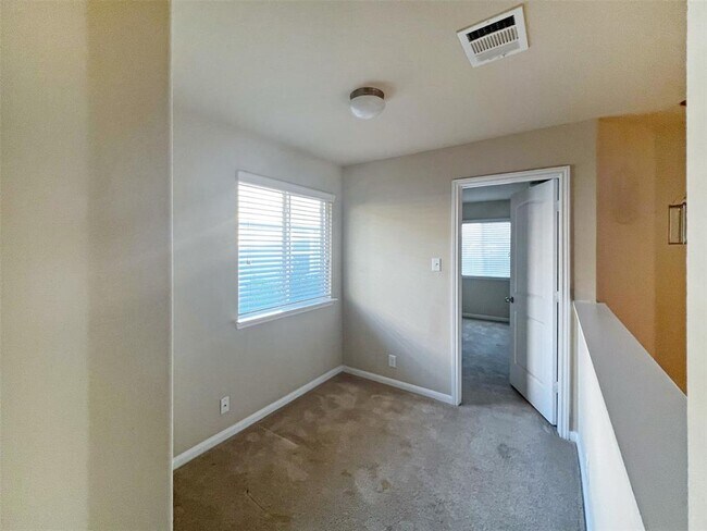 Building Photo - 928 Lost Pines Ln