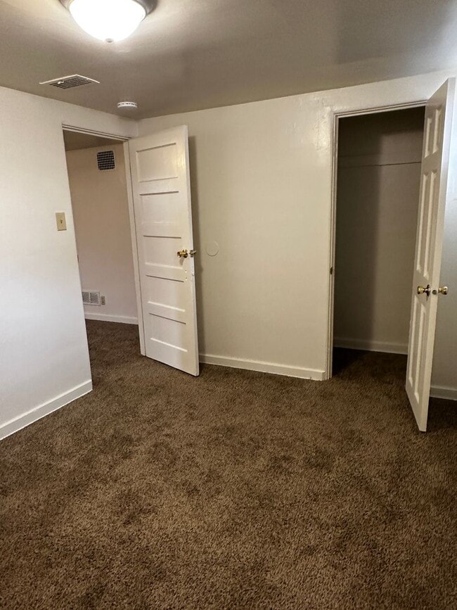 Building Photo - 1809 10th Ave