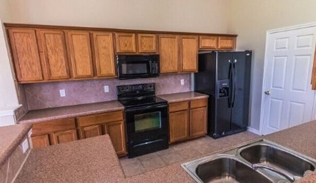 Primary Photo - AVAILABLE NOW! - 2 WEEKS FREE (SECTION 8 A...