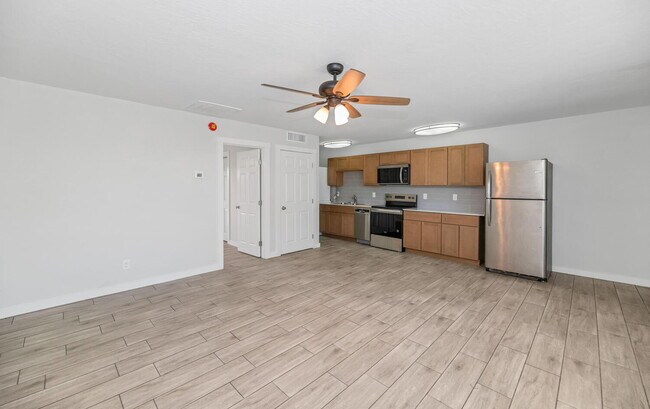 Building Photo - Remodeled 1BR with Private Yard + $400 Gift Card – Move In Today