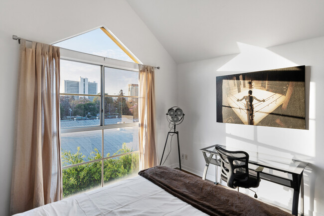 Bedroom 2 - 1401 S Bentley Ave