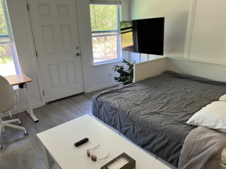 Building Photo - 1015 Calhoun St