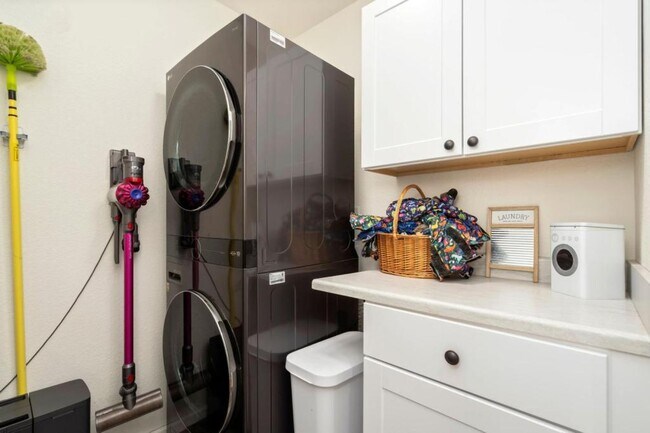 Building Photo - 5100 Eaglewood Ln