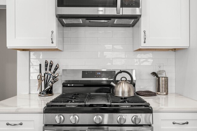 Building Photo - 1215 N Warman Ave