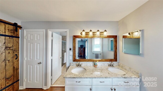 Building Photo - 9816 Emerald Point Dr