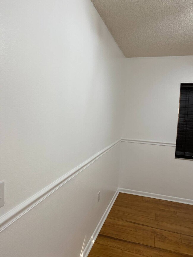 Building Photo - 5344 Elwood Rd