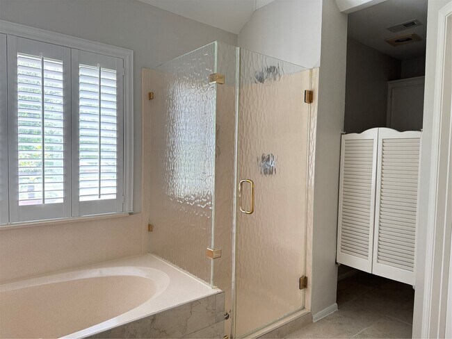 Building Photo - 6926 Hearthside Dr