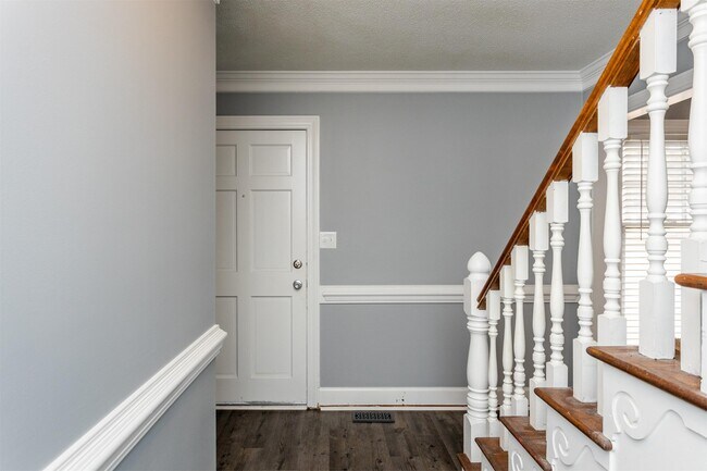 Building Photo - 1719 Centre St W