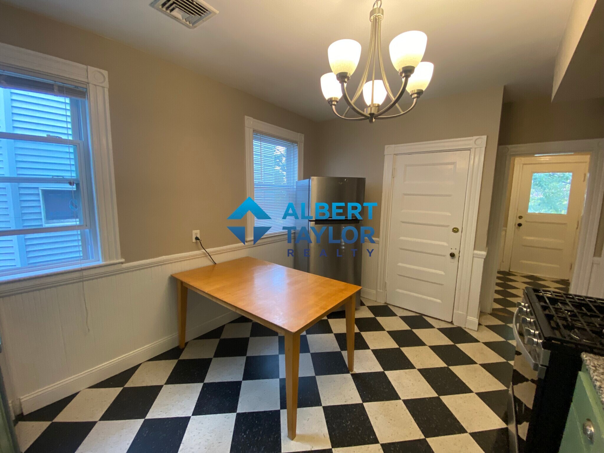 Building Photo - 1 Parker Hill Ter