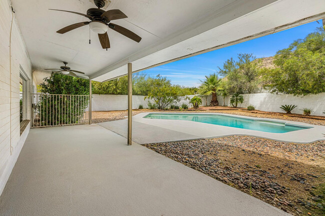 Building Photo - 6724 N 58th Pl