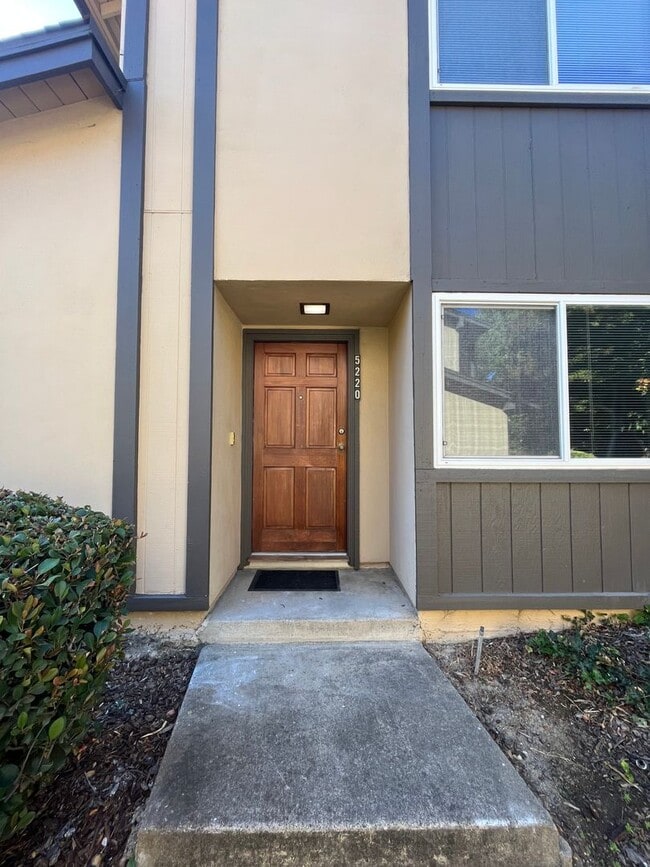 Primary Photo - Spacious 4bed 2bath home available now!