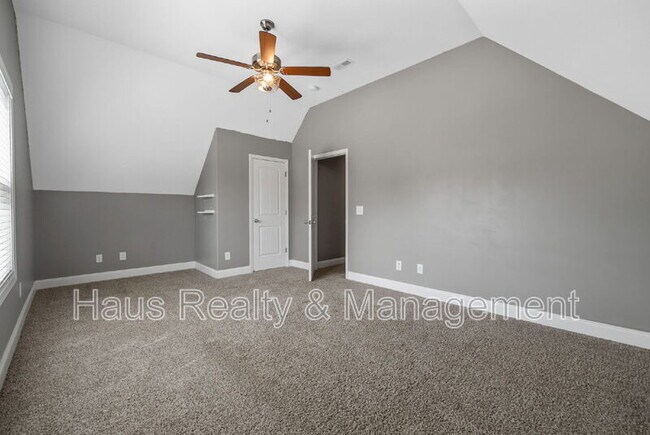 Building Photo - 191 Sambar Dr