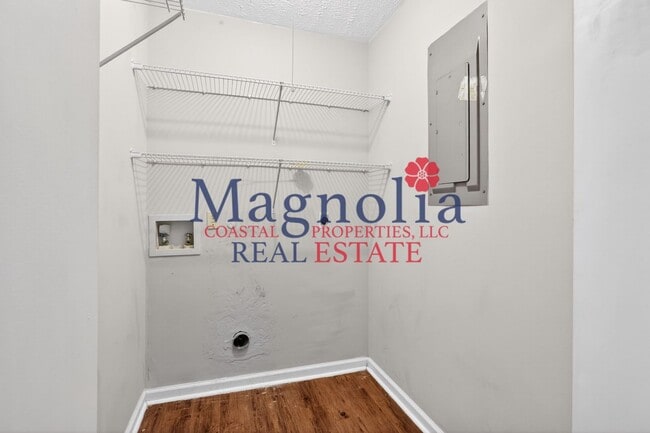 Building Photo - 3 bedroom 2 bathroom home in Richmond Hill GA