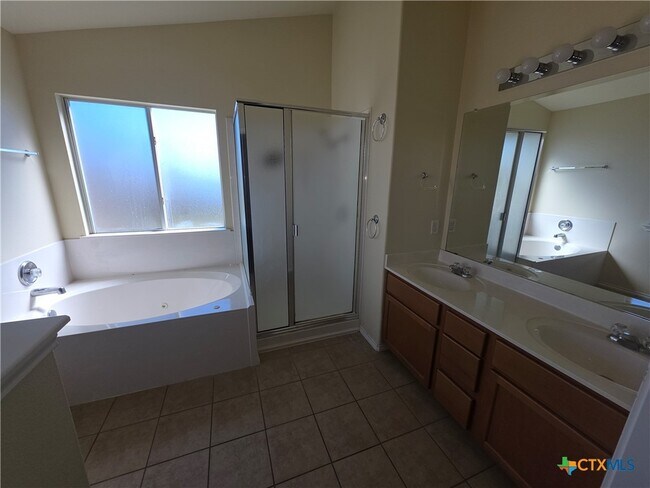 Building Photo - 2302 Griffin Dr