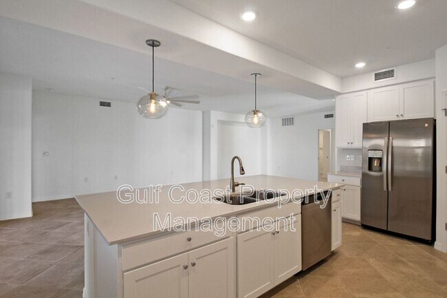 Building Photo - 5703 N Honore Ave