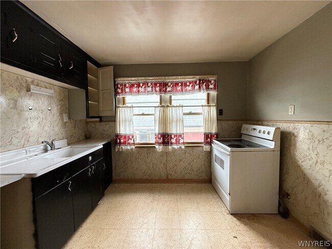 Building Photo - 733 Lasalle Ave