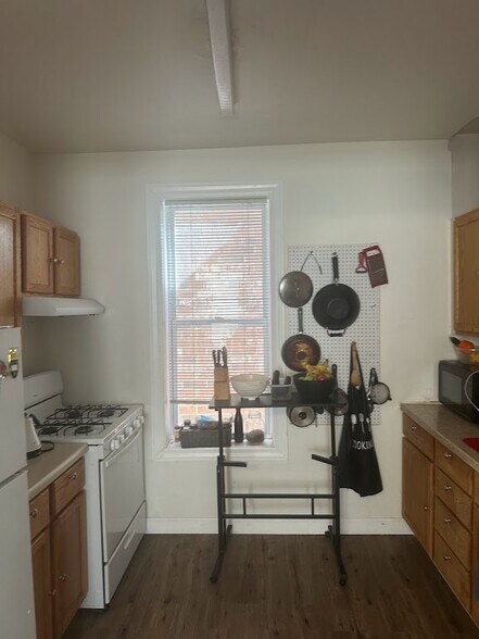 Building Photo - 423 W Doty St