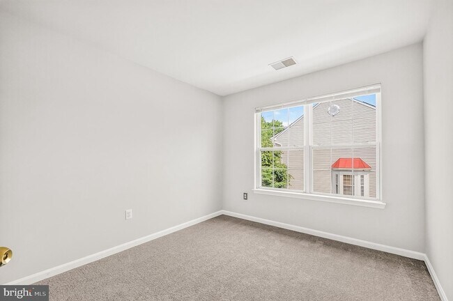 Building Photo - 9743 Quiet Brook Ln