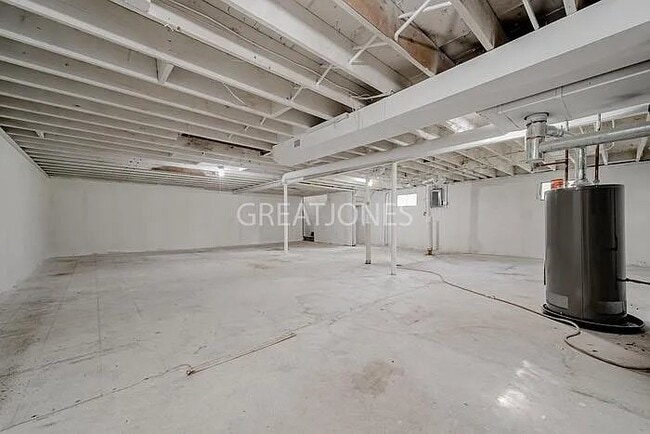 Building Photo - 11020 Linnell Dr