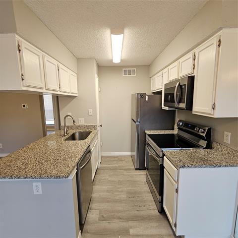 Building Photo - 5750 Phoenix Dr