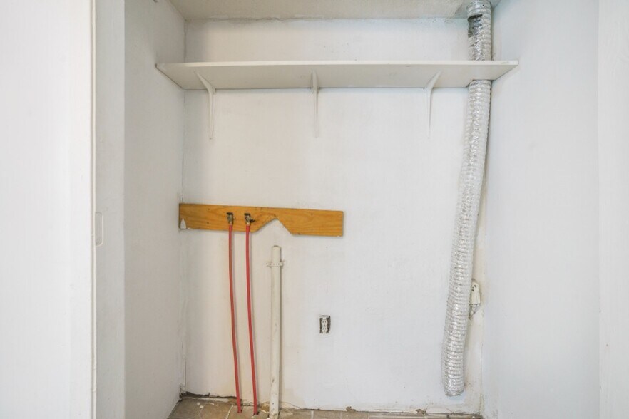 Building Photo - 111 W Atchley Ave