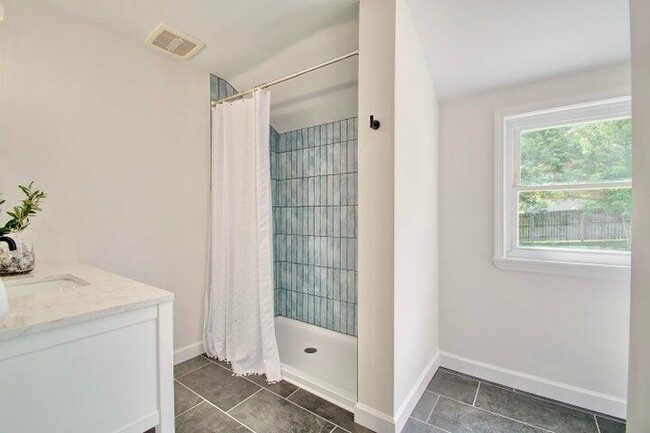 Building Photo - 797 Highland Ave