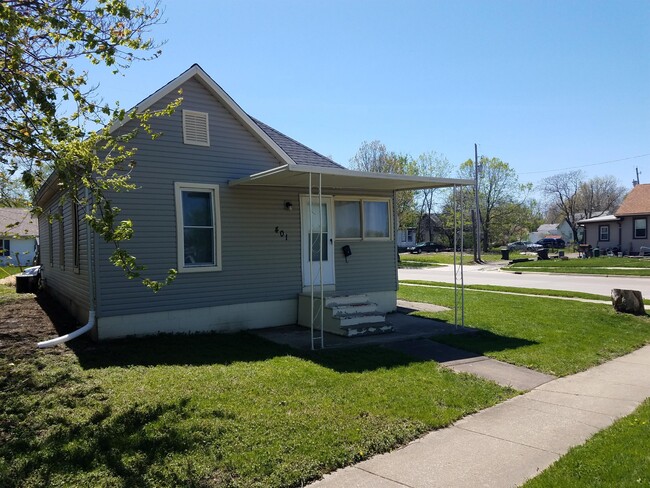Primary Photo - 401 E Washington St