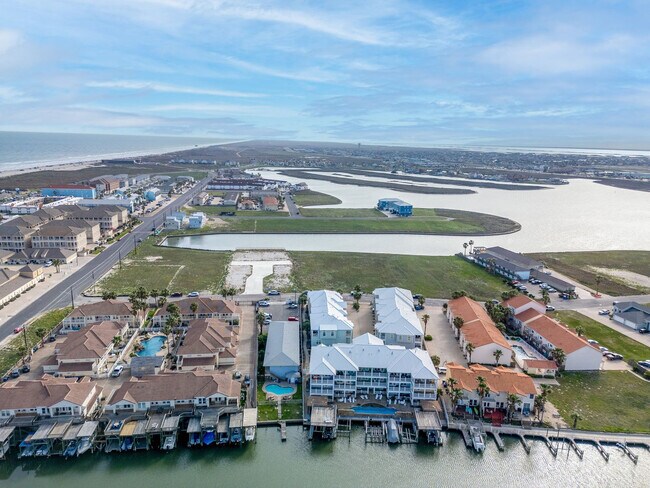 Building Photo - 14898 Granada Dr