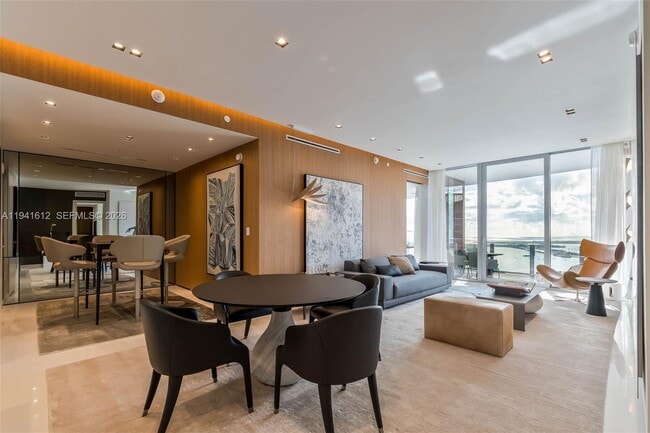 Building Photo - 300 Biscayne Blvd Way