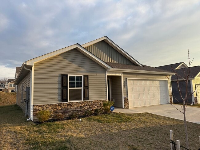 Building Photo - 4 Bedroom 2 Bathroom Home located in Greeneville, TN