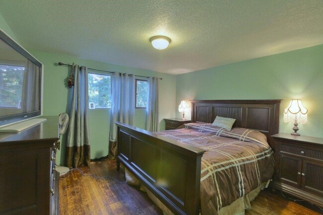 Building Photo - Charming 3 Bed 2 Bath Home in Eastgate