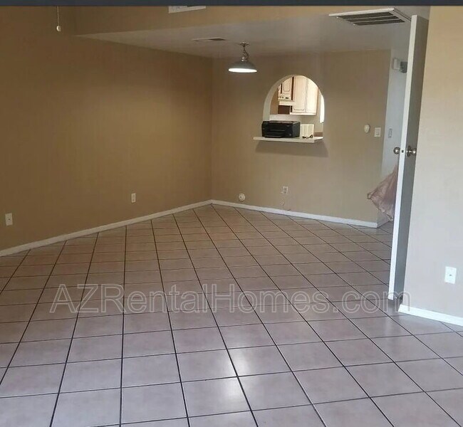 Building Photo - 615 W 13th St