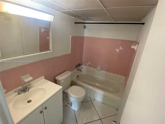 Building Photo - 1901 SW 67th Ave