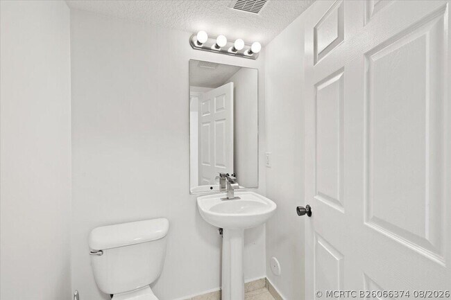 Building Photo - 4962 Leeward Ln
