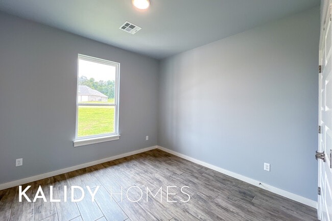 Building Photo - 17859 Salem Rd