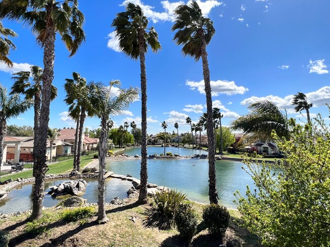 Building Photo - Beautiful 4 Bedroom Home in the Villas Gat...