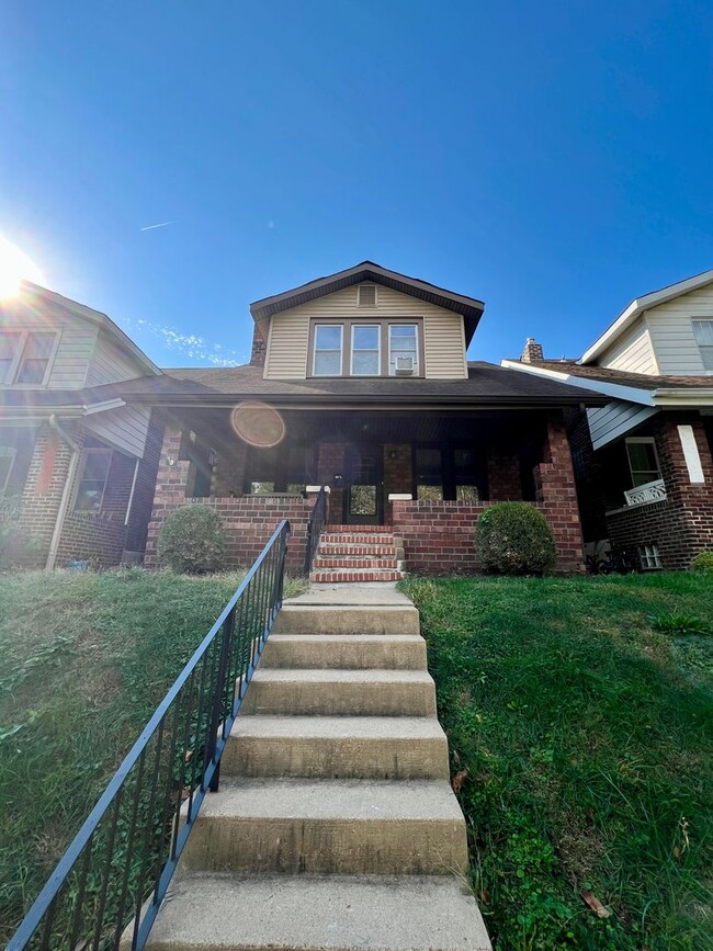 Building Photo - 6114 Columbia Ave