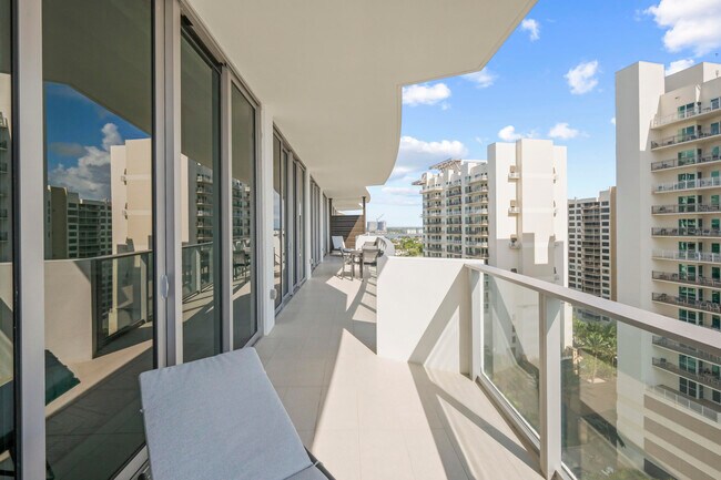 Building Photo - 3100 N Ocean Dr