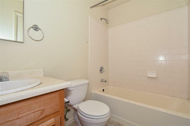 Building Photo - 8840 E 38th Ln