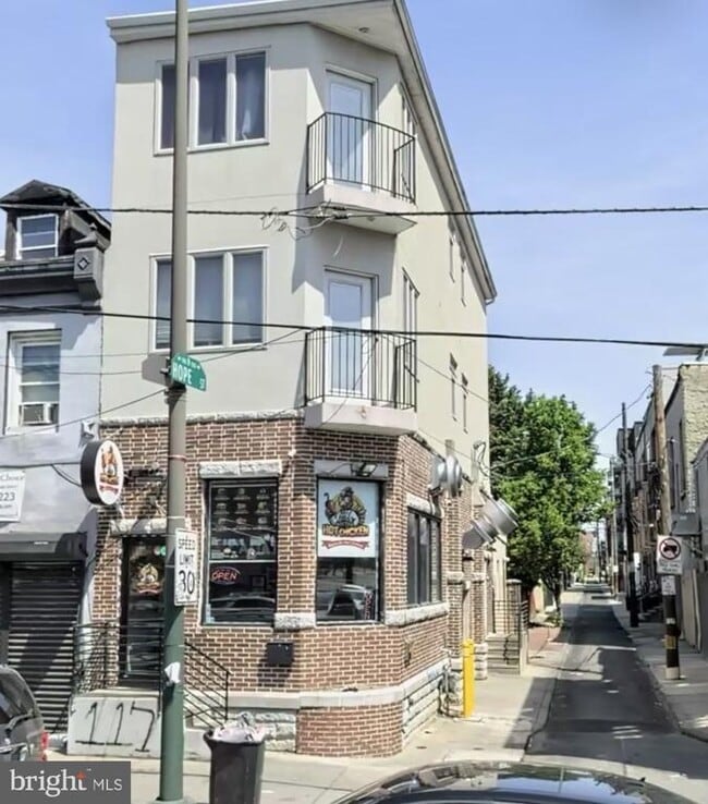 Building Photo - 117 W Girard Ave