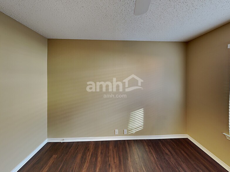 Building Photo - 1420 Mosscreek Dr